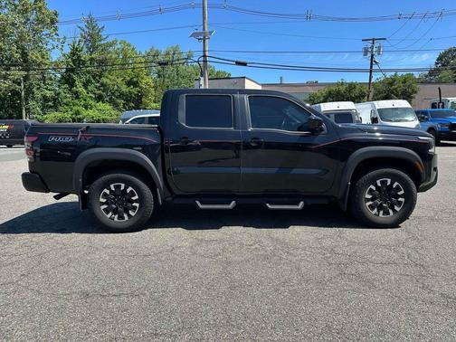 Super Black 2024 Nissan Frontier PRO-4X
