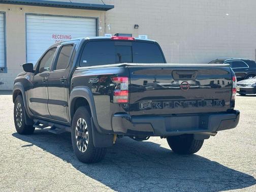 Super Black 2024 Nissan Frontier PRO-4X