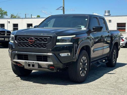 Super Black 2024 Nissan Frontier PRO-4X