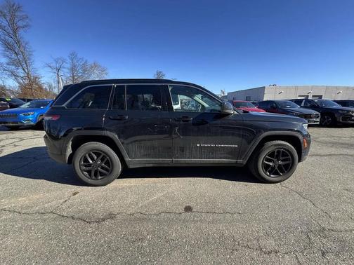 2024 Jeep Grand Cherokee Laredo