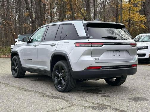 2024 Jeep Grand Cherokee Altitude