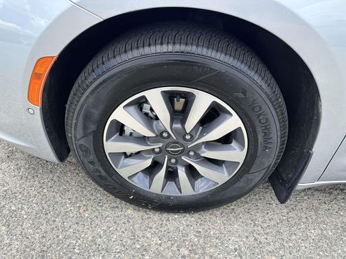 Silver Mist Clearcoat 2023 Chrysler Pacifica Hybrid Limited