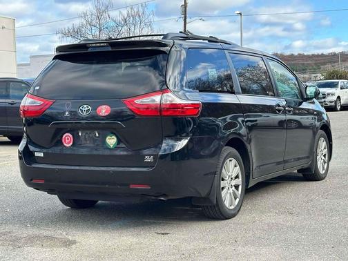 2017 Toyota Sienna XLE Premium