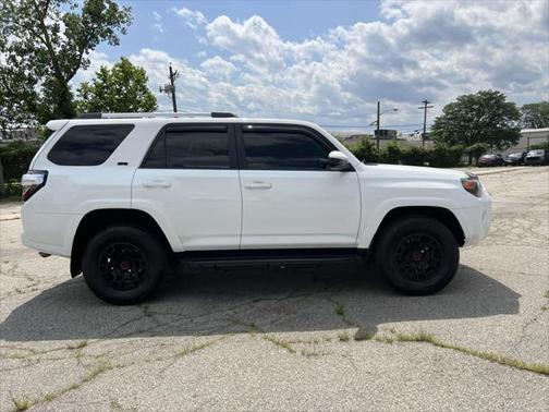2022 Toyota 4Runner SR5