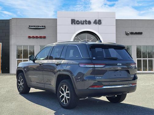 Baltic Gray Metallic Clearcoat 2024 Jeep Grand Cherokee Limited