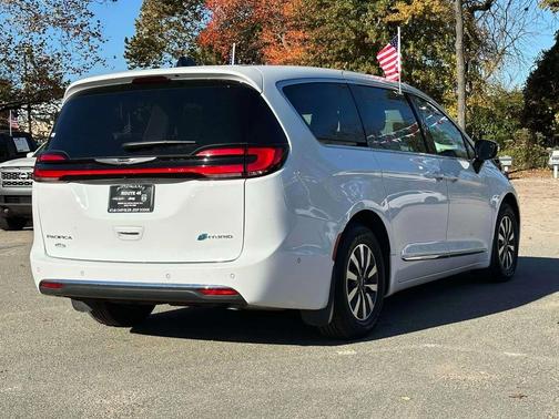 2023 Chrysler Pacifica Hybrid Limited