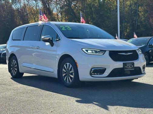 2023 Chrysler Pacifica Hybrid Limited