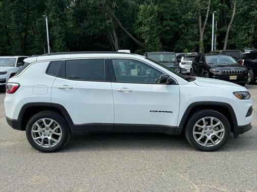 2022 Jeep Compass Latitude Lux
