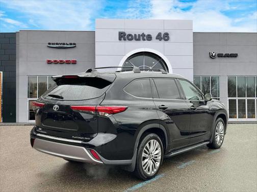 2022 Toyota Highlander Platinum