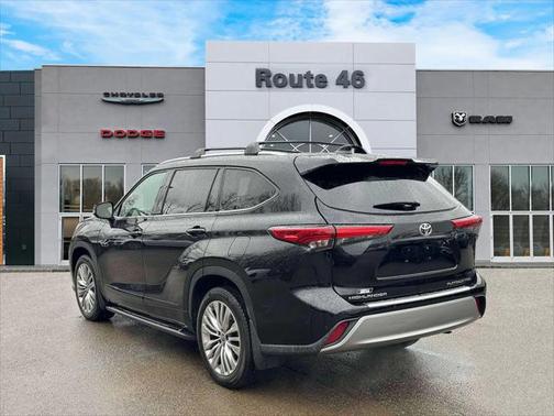 2022 Toyota Highlander Platinum