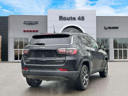 Diamond Black Crystal Pearlcoat 2024 Jeep Compass Limited