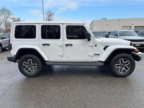 2025 Jeep Wrangler 4-Door Sahara 4x4