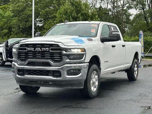 Bright White Clearcoat 2025 RAM 2500 Lone Star 4x4 Crew Cab 8' Box