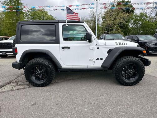 Bright White Clearcoat 2024 Jeep Wrangler Willys