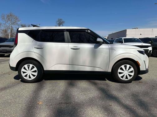 Snow White Pearl 2025 Kia Soul LX