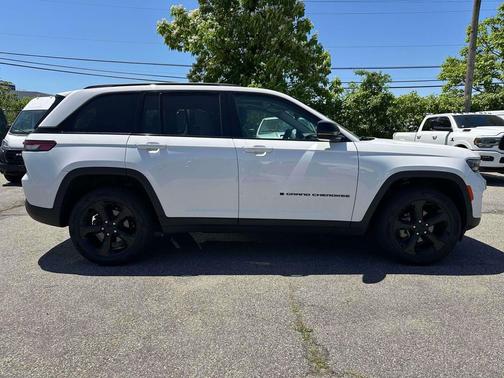 Bright White Clearcoat 2023 Jeep Grand Cherokee Limited