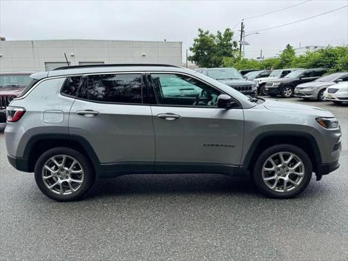 2022 Jeep Compass Latitude Lux