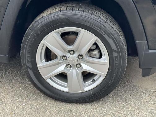 Diamond Black Crystal Pearlcoat 2022 Jeep Compass Latitude
