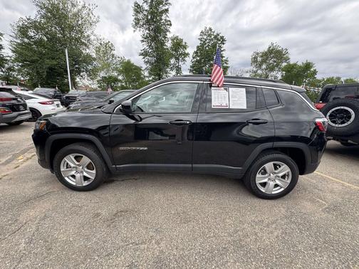 Diamond Black Crystal Pearlcoat 2022 Jeep Compass Latitude