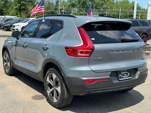 2023 Volvo XC40 B5 Plus Dark Theme