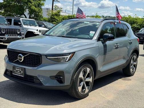 2023 Volvo XC40 B5 Plus Dark Theme