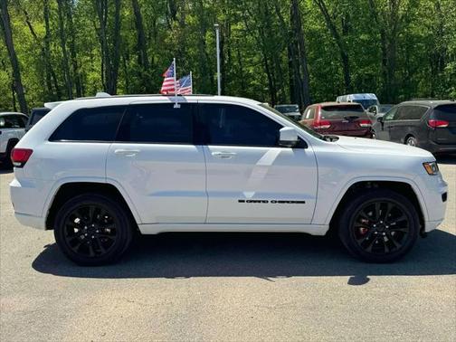 2022 Jeep Grand Cherokee Laredo