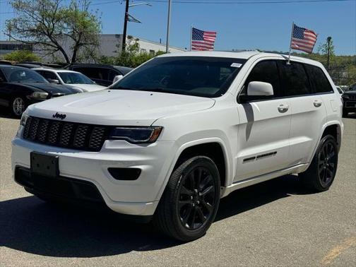 2022 Jeep Grand Cherokee Laredo