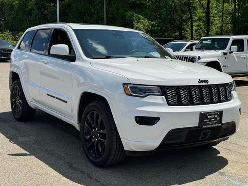 2022 Jeep Grand Cherokee Laredo
