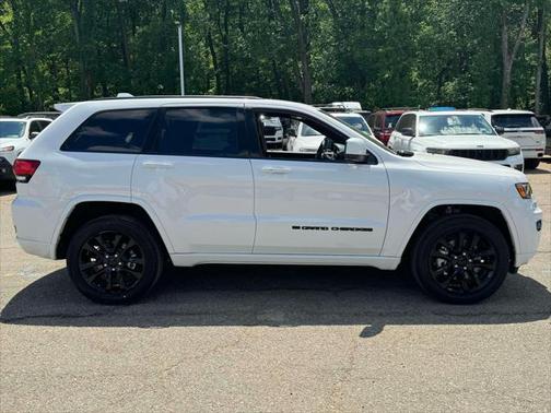 2022 Jeep Grand Cherokee Laredo
