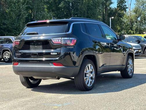 2022 Jeep Compass Latitude Lux
