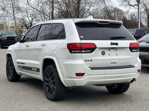 2022 Jeep Grand Cherokee Laredo