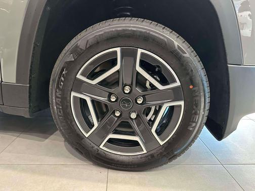 Sting-Gray Clearcoat 2026 Jeep Cherokee Limited