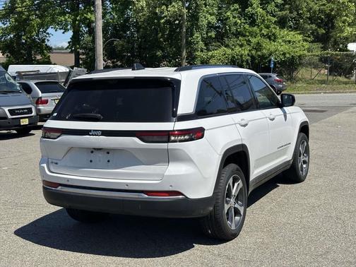 Bright White Clearcoat 2023 Jeep Grand Cherokee 4xe Base