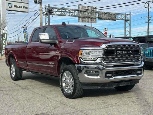 2024 RAM 3500 Limited Crew Cab 4x4 8' Box