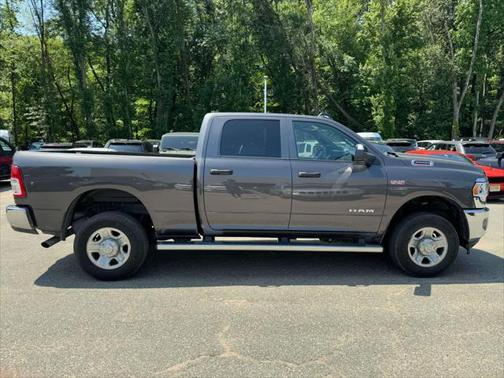 2022 RAM 2500 Tradesman Crew Cab 4x4 6'4' Box