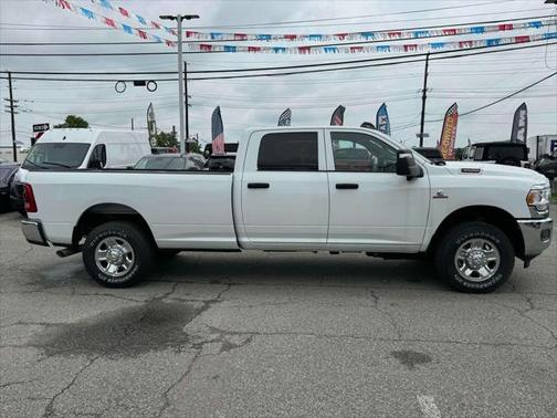 2024 RAM 3500 Tradesman Crew Cab 4x4 8' Box