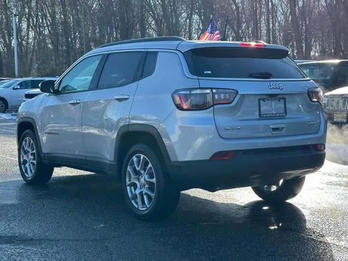 2024 Jeep Compass Latitude Lux