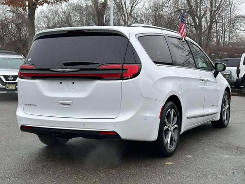 2025 Chrysler Pacifica L