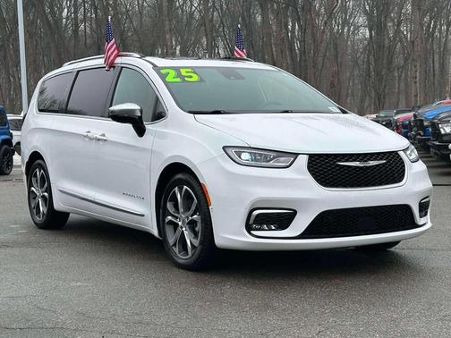 2025 Chrysler Pacifica L
