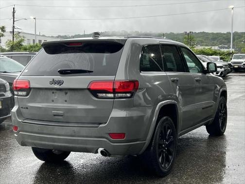 2022 Jeep Grand Cherokee Laredo
