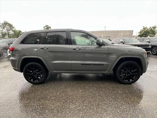 2022 Jeep Grand Cherokee Laredo