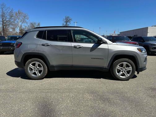 Billet Silver Metallic Clearcoat 2023 Jeep Compass Latitude