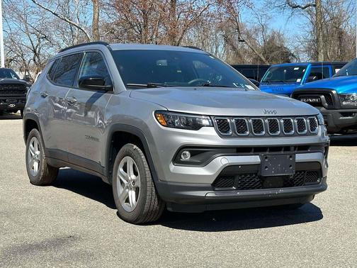 Billet Silver Metallic Clearcoat 2023 Jeep Compass Latitude