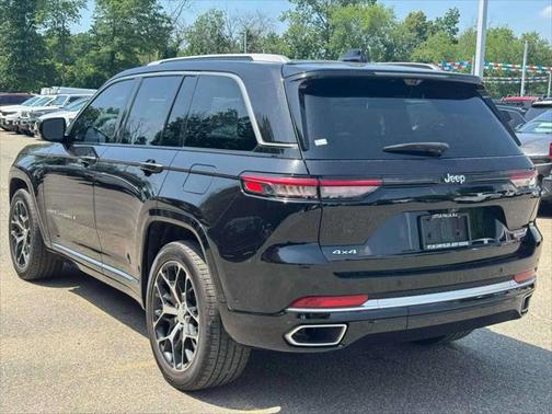 2022 Jeep Grand Cherokee Summit