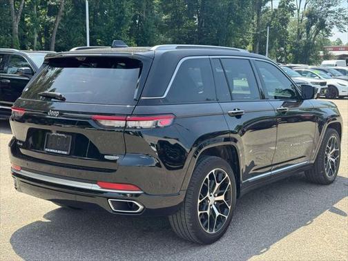 2022 Jeep Grand Cherokee Summit