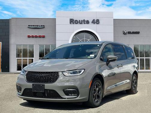 Ceramic Gray Clearcoat 2023 Chrysler Pacifica Hybrid Touring L