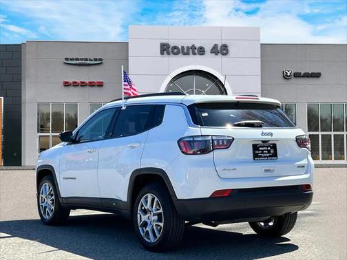 2022 Jeep Compass Latitude Lux