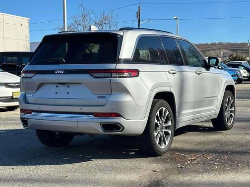 2022 Jeep Grand Cherokee Overland