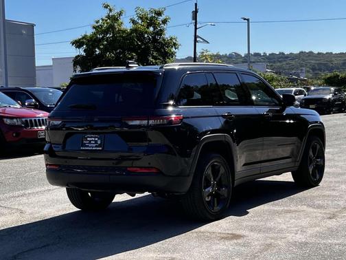 2022 Jeep Grand Cherokee Altitude