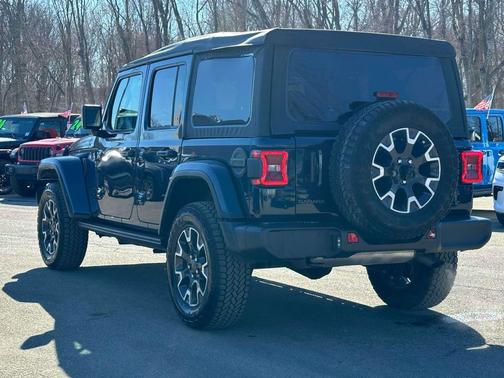 2025 Jeep Wrangler 4-Door Sahara 4x4